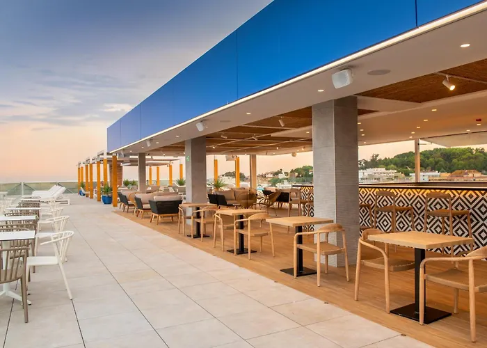 L'azure 4* Sup Отель 4*