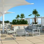 Ξενοδοχείο L'azure 4* Sup 4*