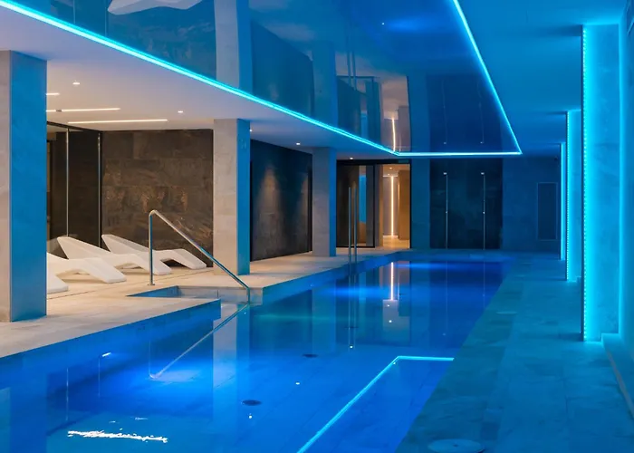 L'azure 4* Sup Hotel