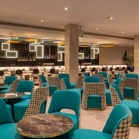 Hotell L'azure 4* Sup