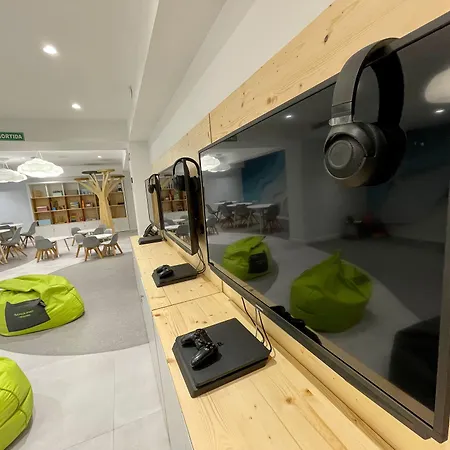 Hotell L'azure 4* Sup